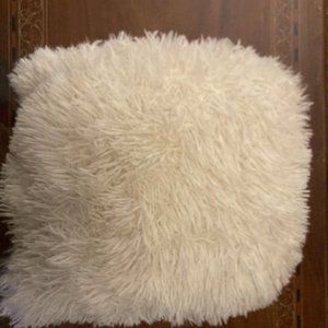 white fluffy pillow